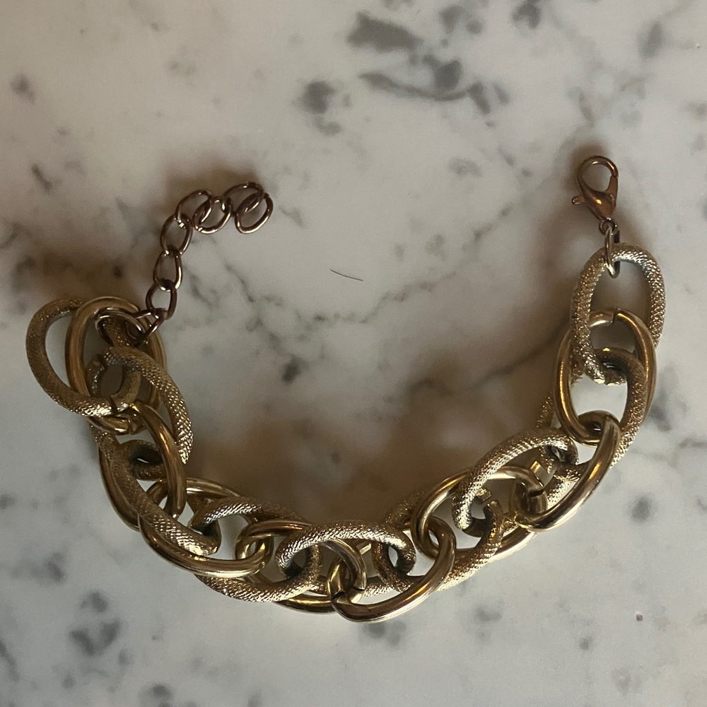 Elegant Gold Chain Bracelet